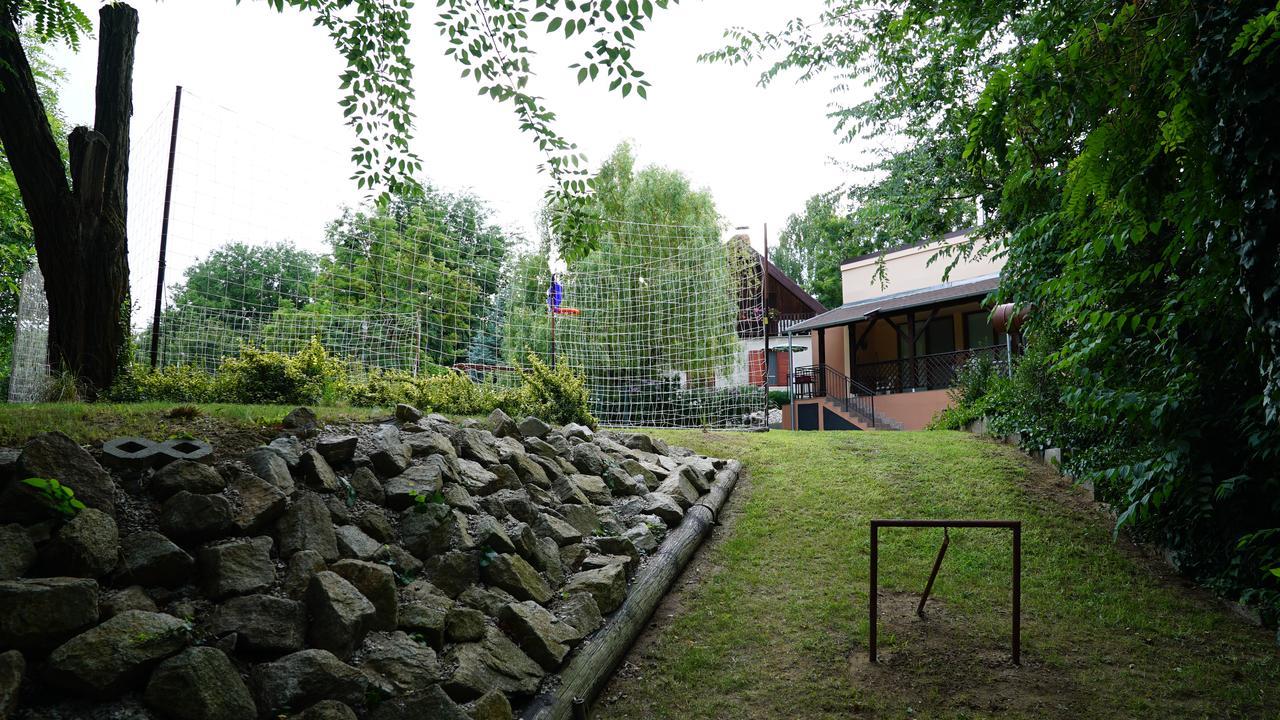 Tobo House Along The River Danube Radvan nad Dunajom Exterior photo